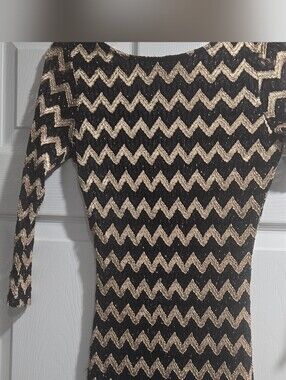 Forever 21 Black and Gold Chevron Long-Sleeve Dress